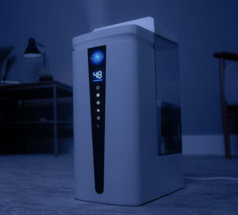 Misitic 6 in a dark bedroom with night mode activated.