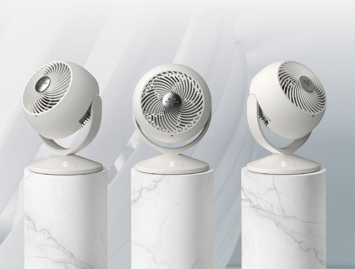 Vora 8 in different omniwave stages on cylindrical pedestals against a light gray background.