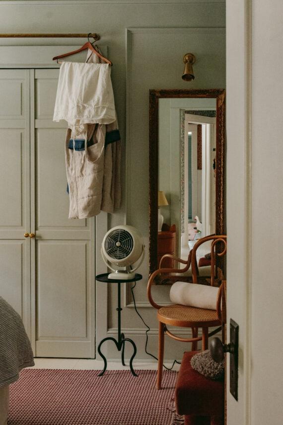 VFAN Vintage White on a side table in a dressing room